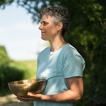 afbeeling-petra-met-klankschaal
