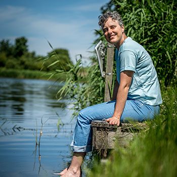 afbeeling-petra-voeten-in-het-water